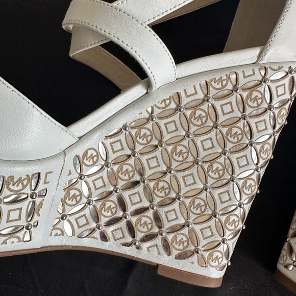 NIB Michael Michael kors white leather  Gabriella wedge sandal 8 😍😍😍 - Picture 3 of 12